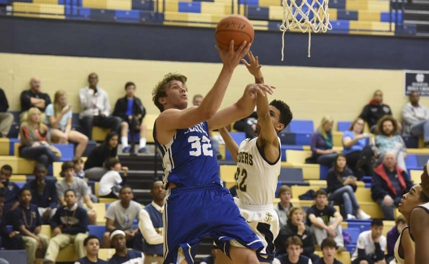 basketball_20140213_jhsvsholycross_03web