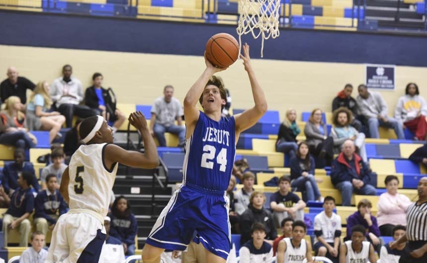 basketball_20140213_jhsvsholycross_04web