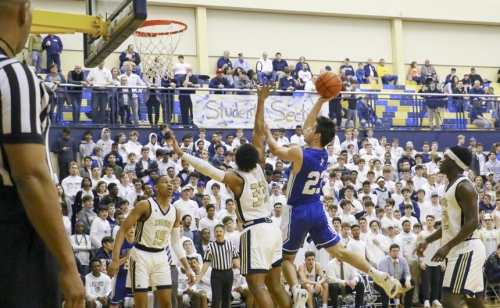 Basketball-vs-Holy-Cross_20190201_017