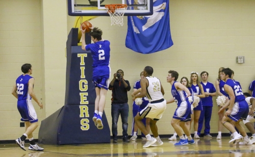 Basketball-vs-Holy-Cross_20190201_037