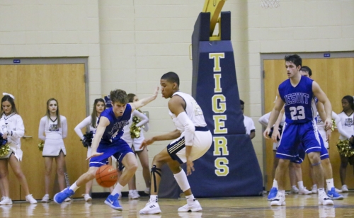 Basketball-vs-Holy-Cross_20190201_062