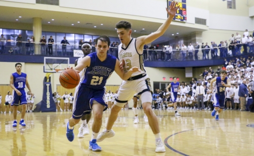 Basketball-vs-Holy-Cross_20190201_063