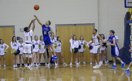 Basketball-vs-Holy-Cross_20190201_114