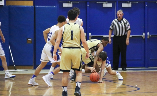 Basketball_20180206_vs-Holy-Cross_009