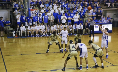 Basketball_20170131_Holy-Cross_300