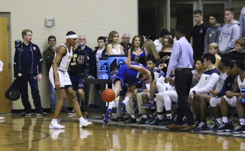 Varsity-Basketball_20180112_Holy-Cross_070a