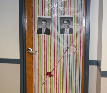 StudentLife_20151210_ChristmasDoorDecoratingContest_016