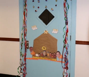StudentLife_20151210_ChristmasDoorDecoratingContest_029
