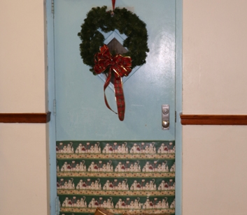StudentLife_20151210_ChristmasDoorDecoratingContest_040