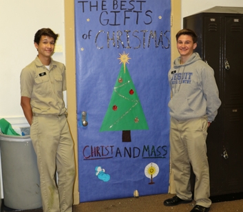 StudentLife_20151210_ChristmasDoorDecoratingContest_045