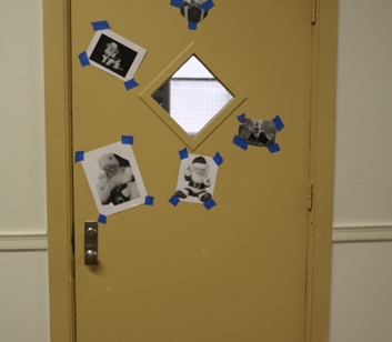 StudentLife_20151210_ChristmasDoorDecoratingContest_052