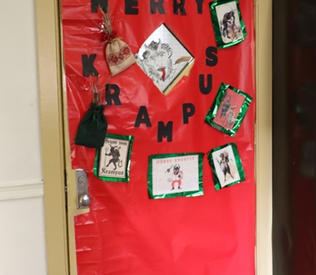 StudentLife_20151210_ChristmasDoorDecoratingContest_061