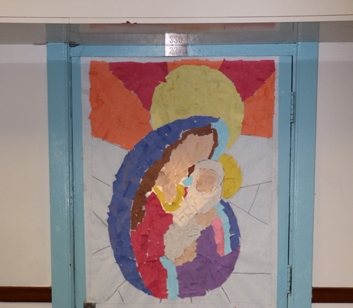 StudentLife_20151210_ChristmasDoorDecoratingContest_091