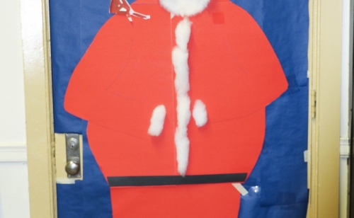 Christmas-Week_20161208_Door-Decorating_010