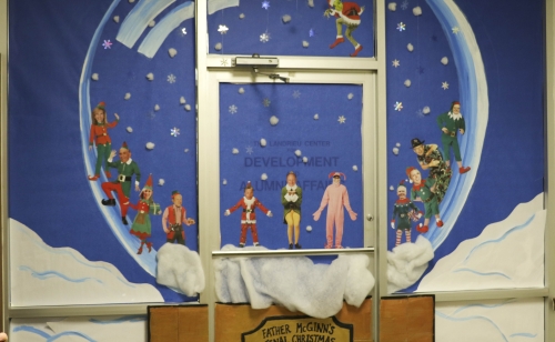 Christmas-Week_20161208_Door-Decorating_013