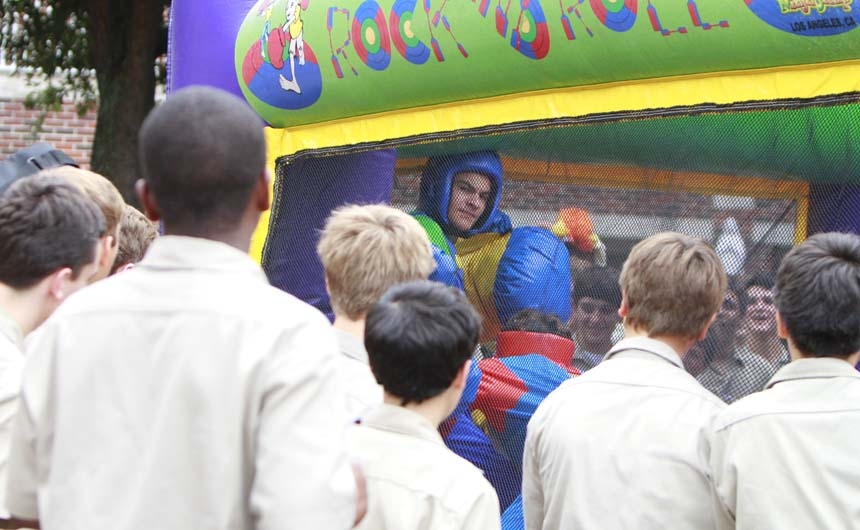 homecomingweek_20141001_inflatablejoust_0238web