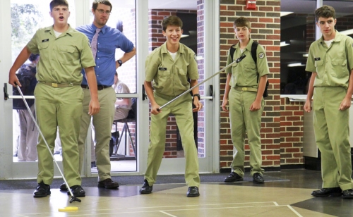 Homecoming-Lunch_2015-09-21_Monday_Shuffleboard_0081web