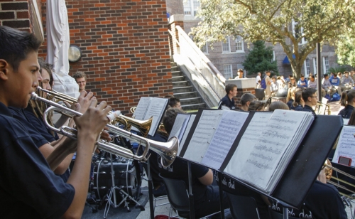 Homecoming-Week_20161003_Monday-Lunch-German-Band_008