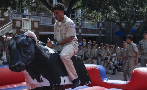 Homecoming-Week_20161004_Tuesday-Lunch-Bull_005