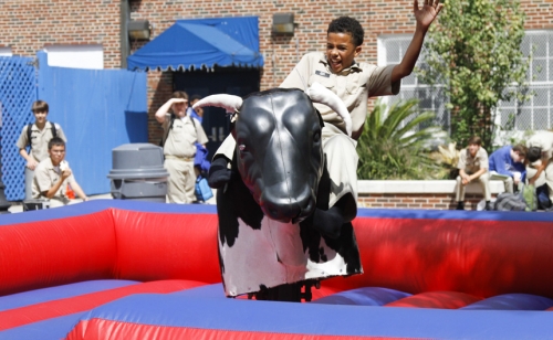 Homecoming-Week_20161004_Tuesday-Lunch-Bull_014