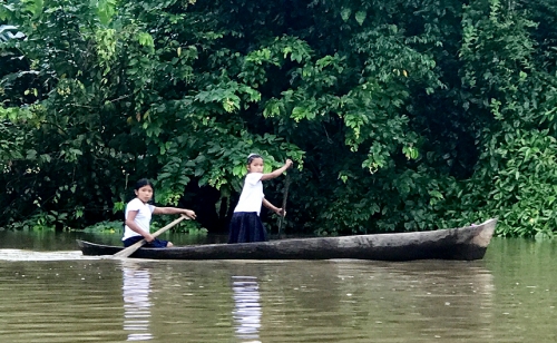 2017_JuniorServiceProject_Panama_CBourg_20170714_children_paddling