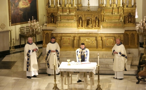 JesuitMotherSon_050