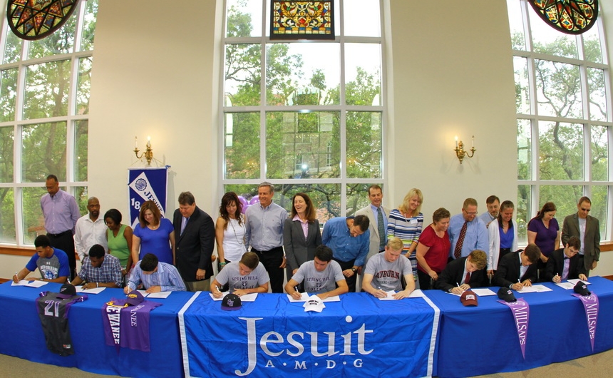 college-athletic-commitments_ncaa-spring-signing-day_07