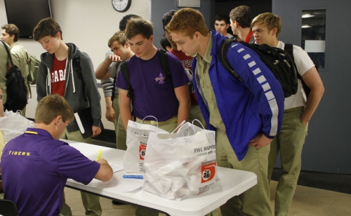 SeniorWeek_MondayLunch_20160425_003
