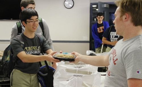 SeniorWeek_MondayLunch_20160425_007
