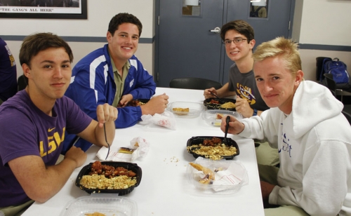 SeniorWeek_MondayLunch_20160425_010