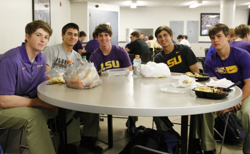 SeniorWeek_MondayLunch_20160425_014