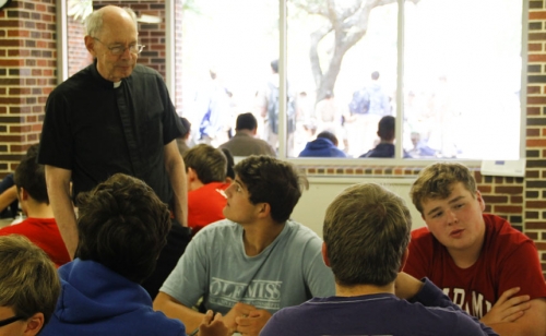 SeniorWeek_MondayLunch_20160425_019