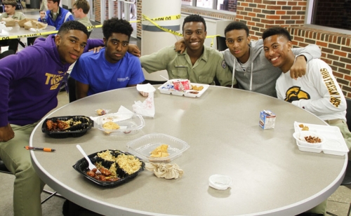 SeniorWeek_MondayLunch_20160425_042