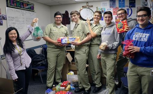 ThanksgivingDrive_HomeroomSorting_20171122_21