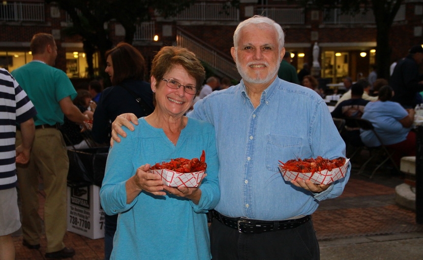 volunteer-workers-crawfish-party_04242015_09