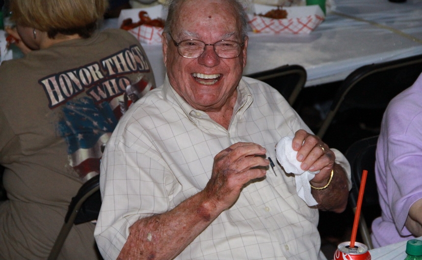 volunteer-workers-crawfish-party_04242015_10