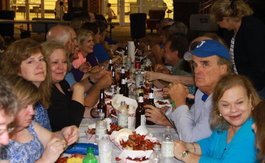 volunteer-workers-crawfish-party_04242015_12
