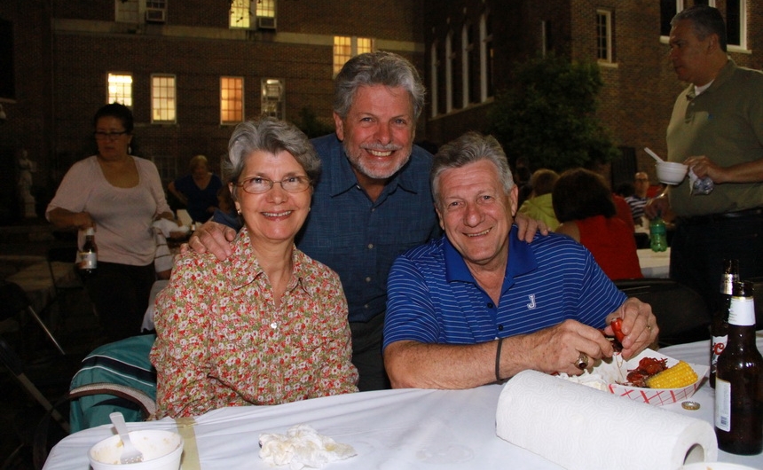 volunteer-workers-crawfish-party_04242015_14
