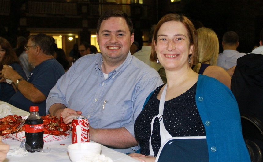 volunteer-workers-crawfish-party_04242015_16