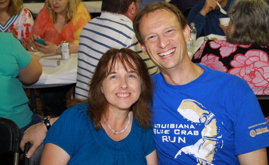 volunteer-workers-crawfish-party_04242015_17