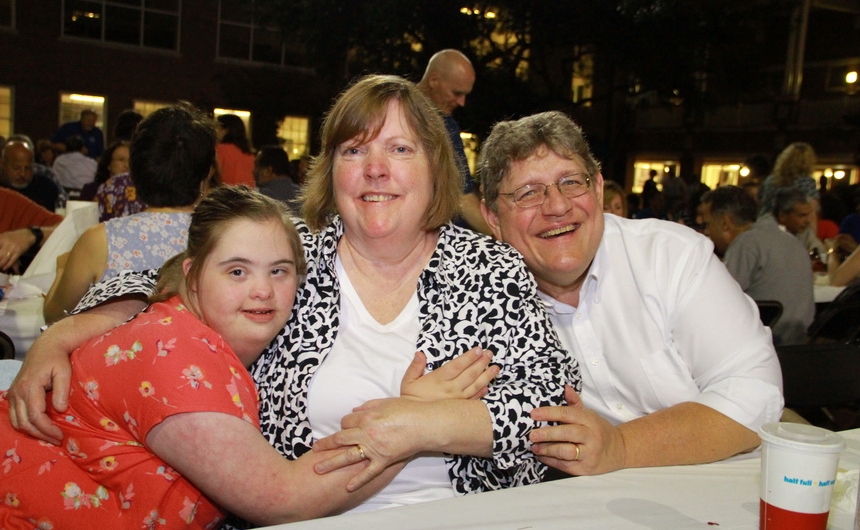 volunteer-workers-crawfish-party_04242015_18