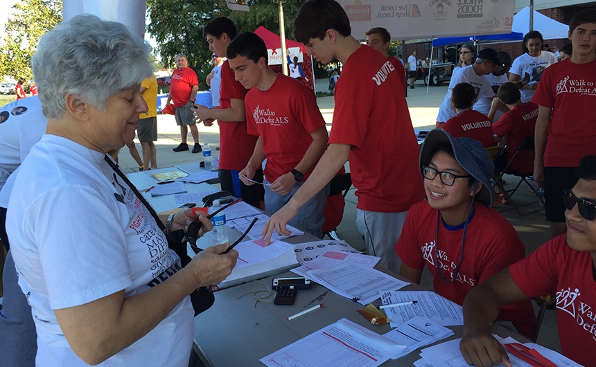 clubs-organizations_service_als-walk_20141011_web_003