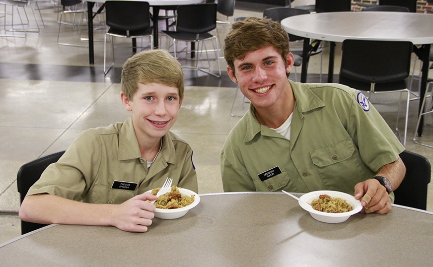welcomeweek_lunchactivities_monday_jambalayalunch_20140825_009