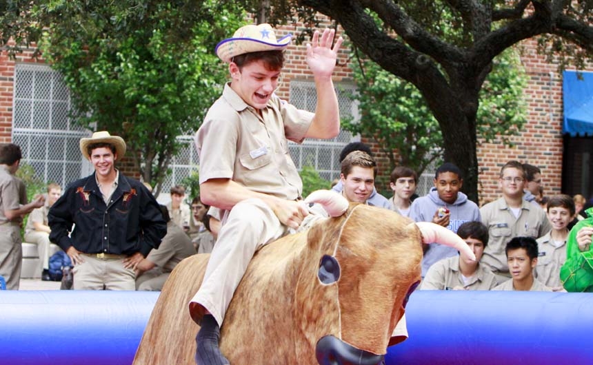 welcomeweek_thursday_20140828_bullride_0133