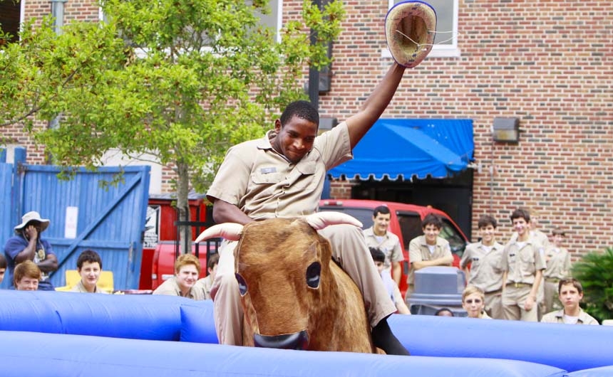 welcomeweek_thursday_20140828_bullride_0204