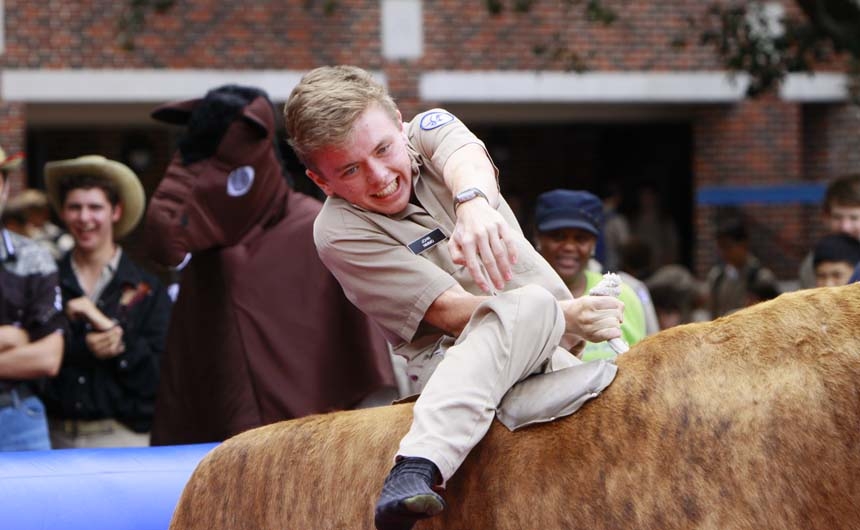 welcomeweek_thursday_20140828_bullride_0279