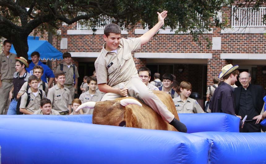 welcomeweek_thursday_20140828_bullride_0307