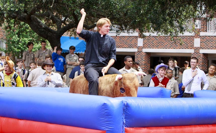 welcomeweek_thursday_20140828_bullride_0317