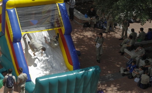 Welcome-Week_20160830_Tuesday-Lunch-Inflatable_004