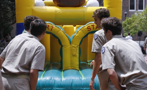 Welcome-Week_20160830_Tuesday-Lunch-Inflatable_048